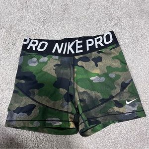 Women’s Nike Pro Shorts 3” inseam Size L Camo